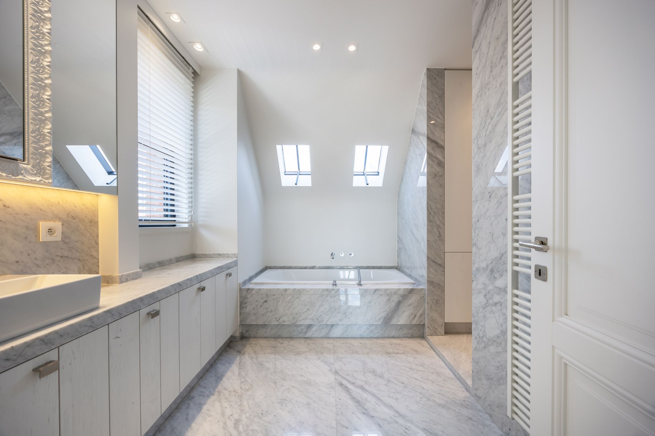Luxe afgewerkte penthouse met groot zonneterras foto 25