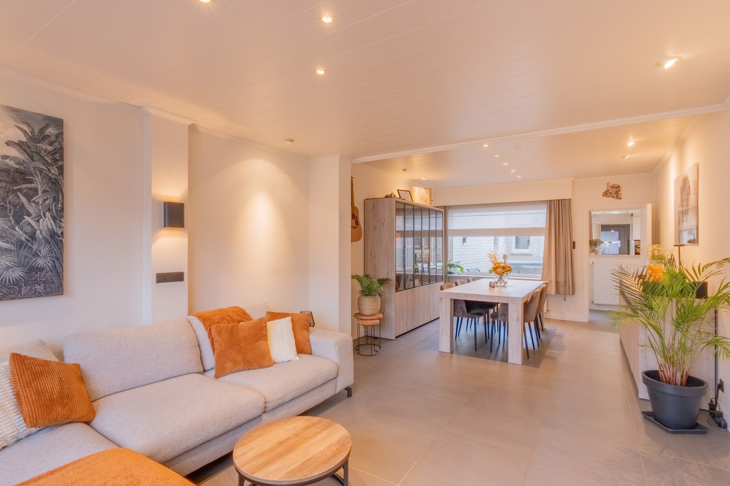 Volledig instapklaar huis met garage te Knokke foto {{pictureIndex}}