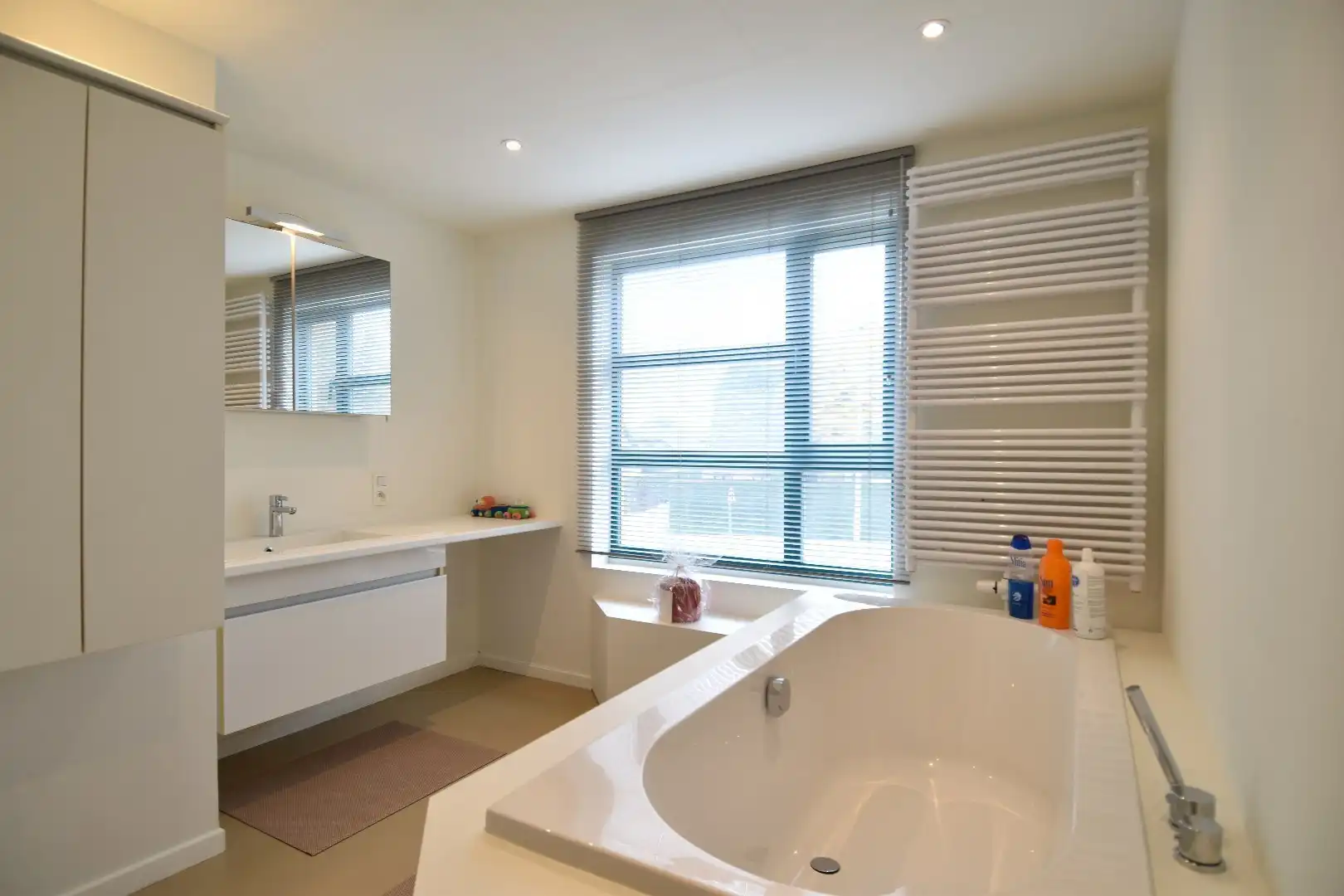 Uitzonderlijk vastgoed te koop op een zeer royaal perceel (2103 m²) in Gullegem foto 12