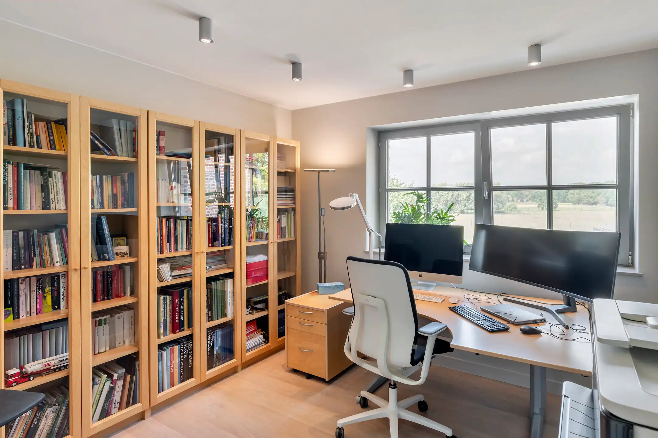 Volledig gerenoveerde woning met 5 slaapkamers, zwembad en prachtig aangelegde tuin op 1.643 m². foto 18