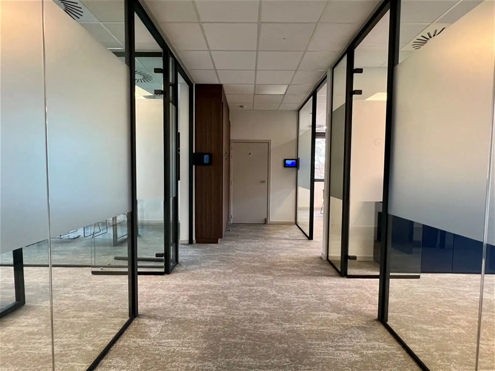 Kantoorgebouw van 1056  m² te huur in Zwijnaarde foto 6