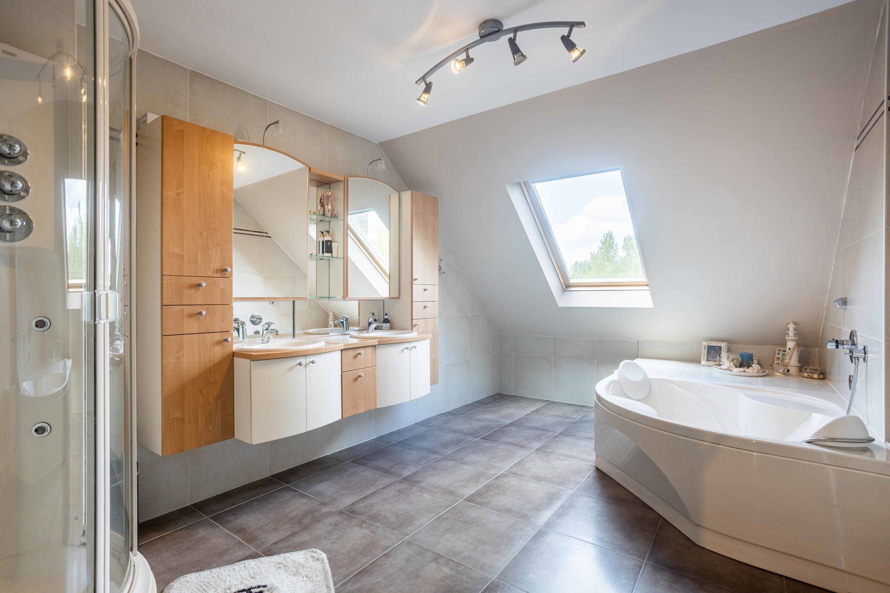 Riante instapklare woning te koop in rustige buurt foto 17