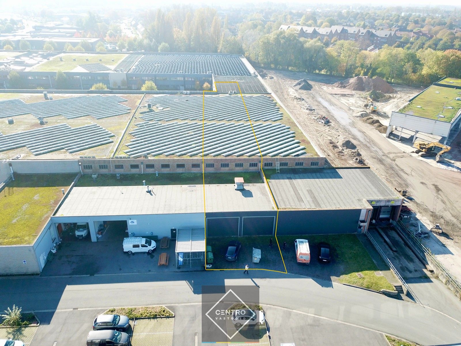 Instapklaar BEDRIJFSPAND bestaande uit MAGAZIJN (960m²) en KANTOREN (glv. + 1°V) op industriezone "Herdersbrug" te Brugge foto 2