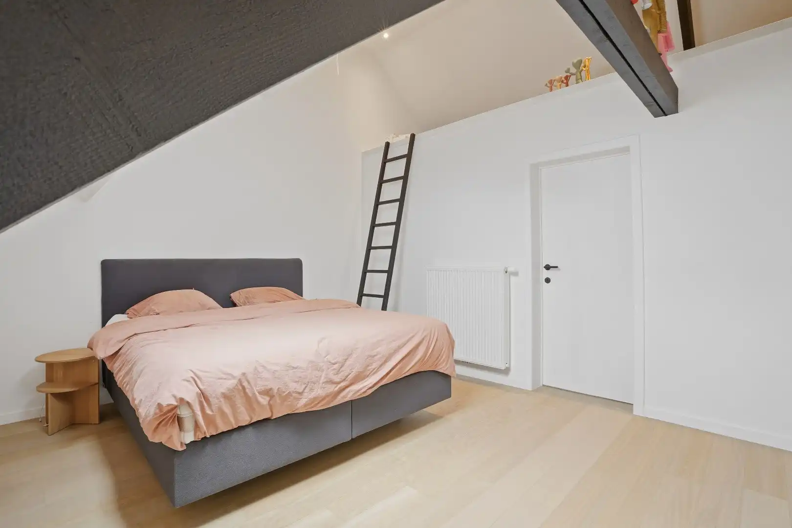 Subliem gerenoveerde herenwoning met 6 slaapkamers inclusief garage in Nieuwpoort-Stad op 135 m². foto 16