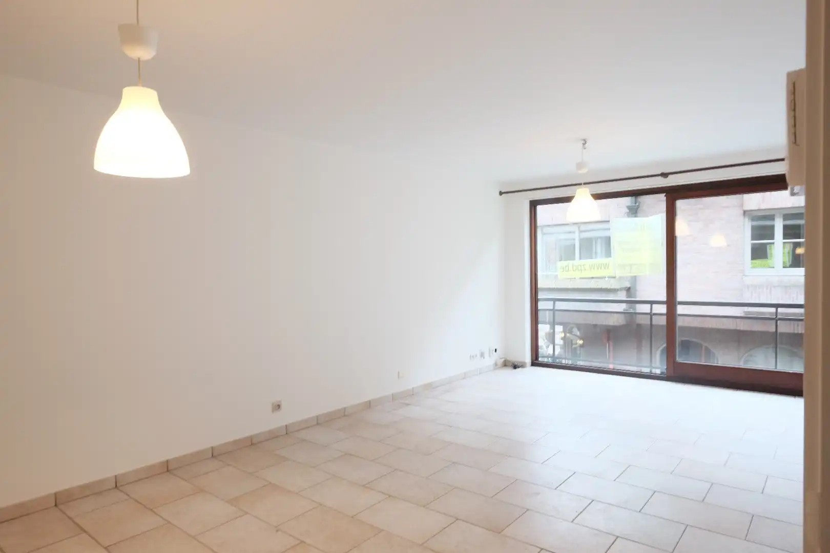 Ruim en lichtrijk appartement met 2 slaapkamers te huur in centrum Izegem foto 2