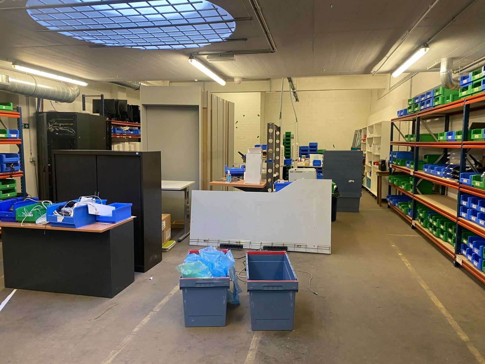Ruime toonzaal met magazijn en parkeermogelijkheden te huur foto 12