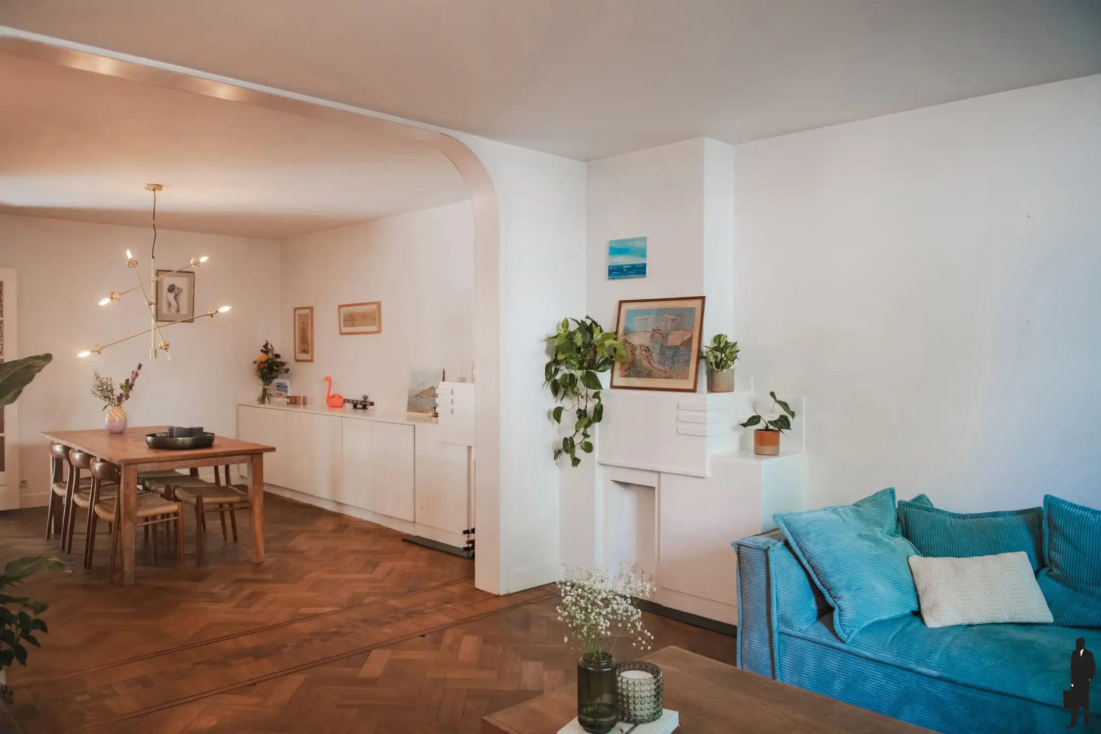 Ruim gelijkvloers appartement met tuin op toplocatie foto {{pictureIndex}}