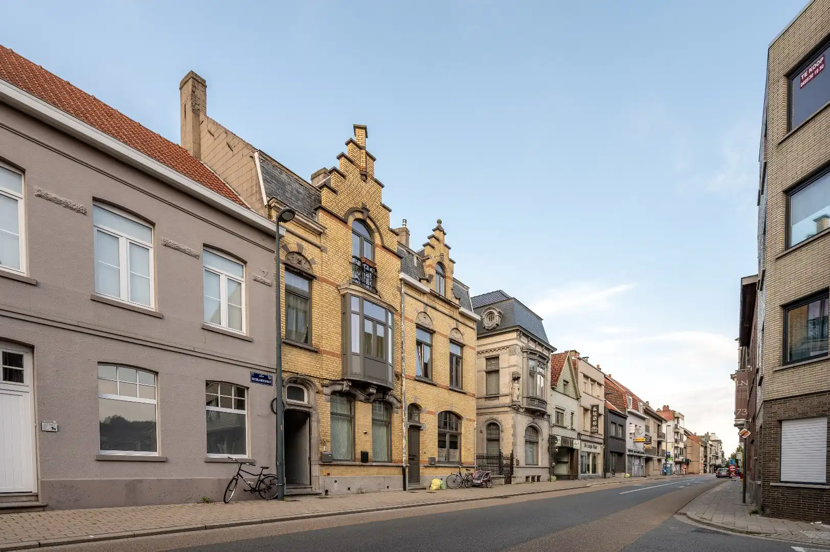 Herenhuis met 2 busnummers, buitenruimte en terras foto 3
