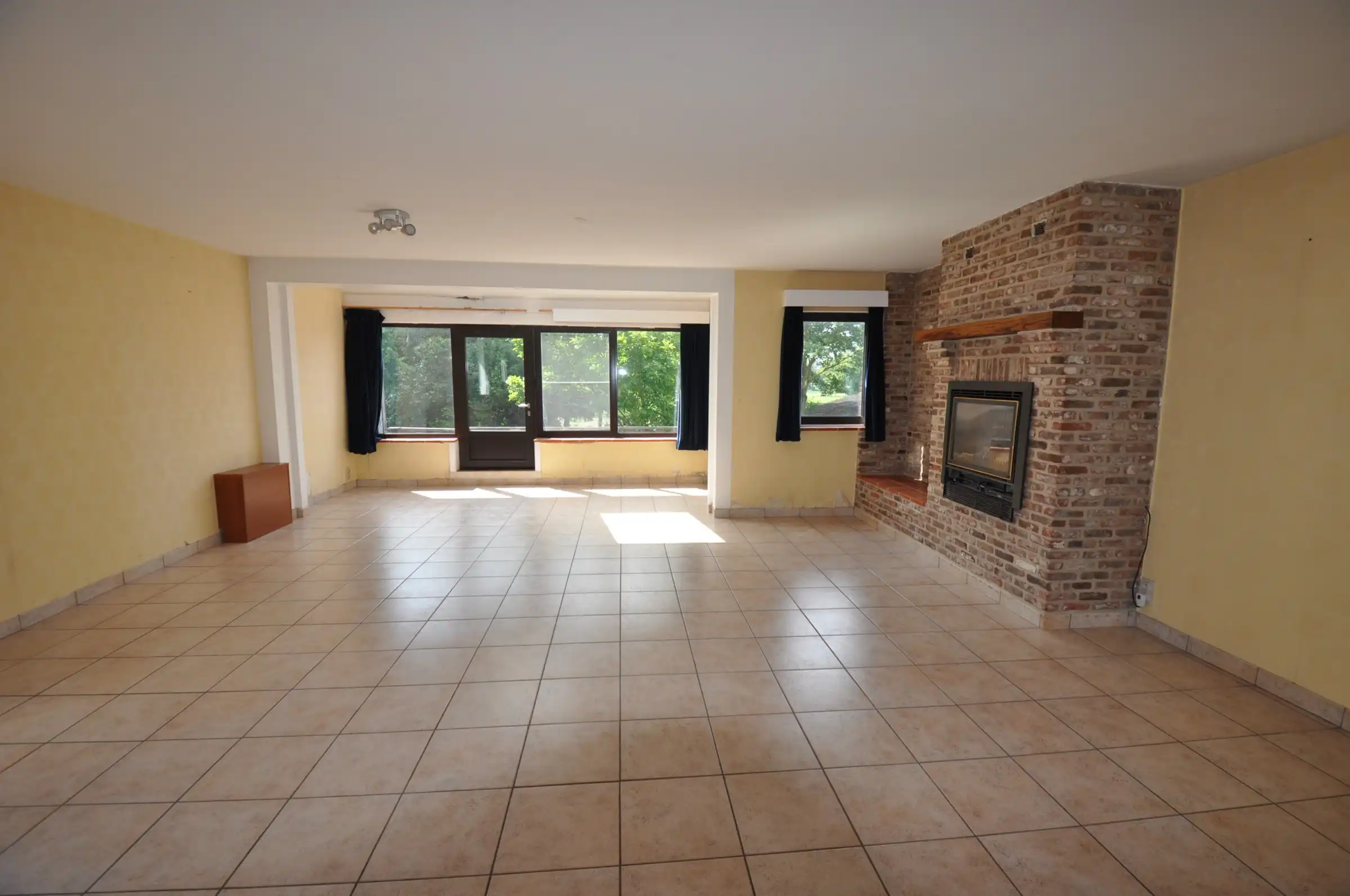 Ruime half open bebouwing  met ruime garage/ berging te Oudenburg  60m²) foto 2