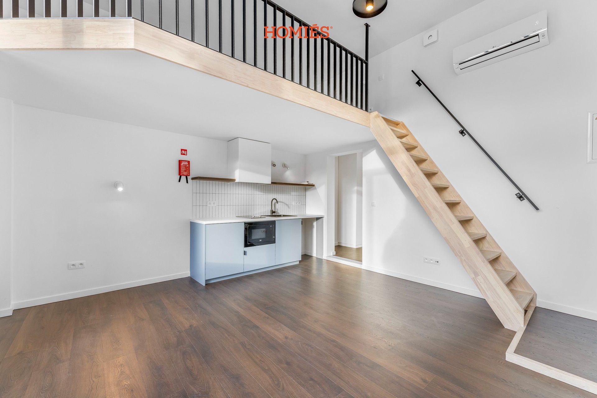 High-end studio (Label A) met mezzanine foto {{pictureIndex}}