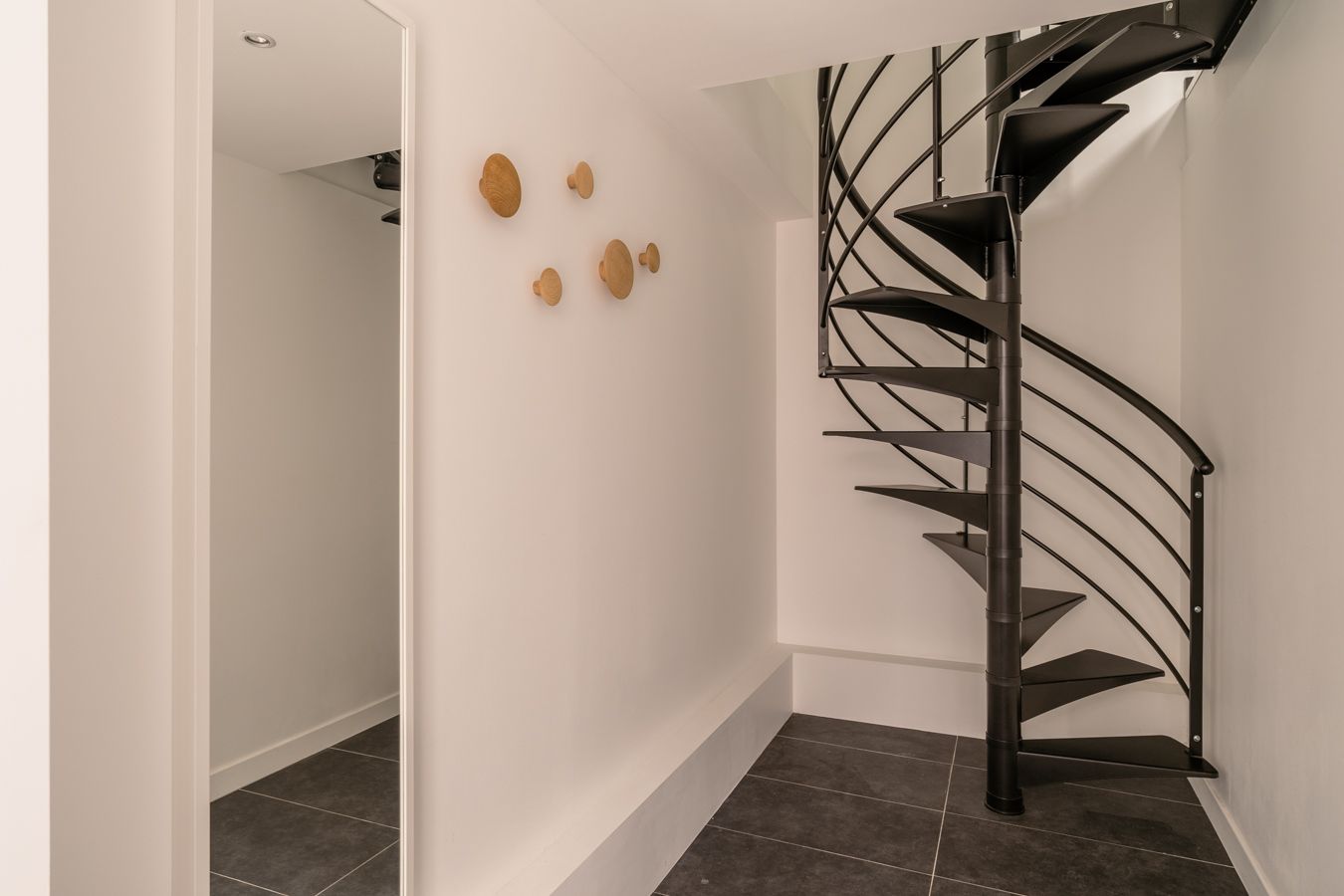 Gemeubelde studio met eigen voordeur aan het schattige minipark Vinkenhof foto 13