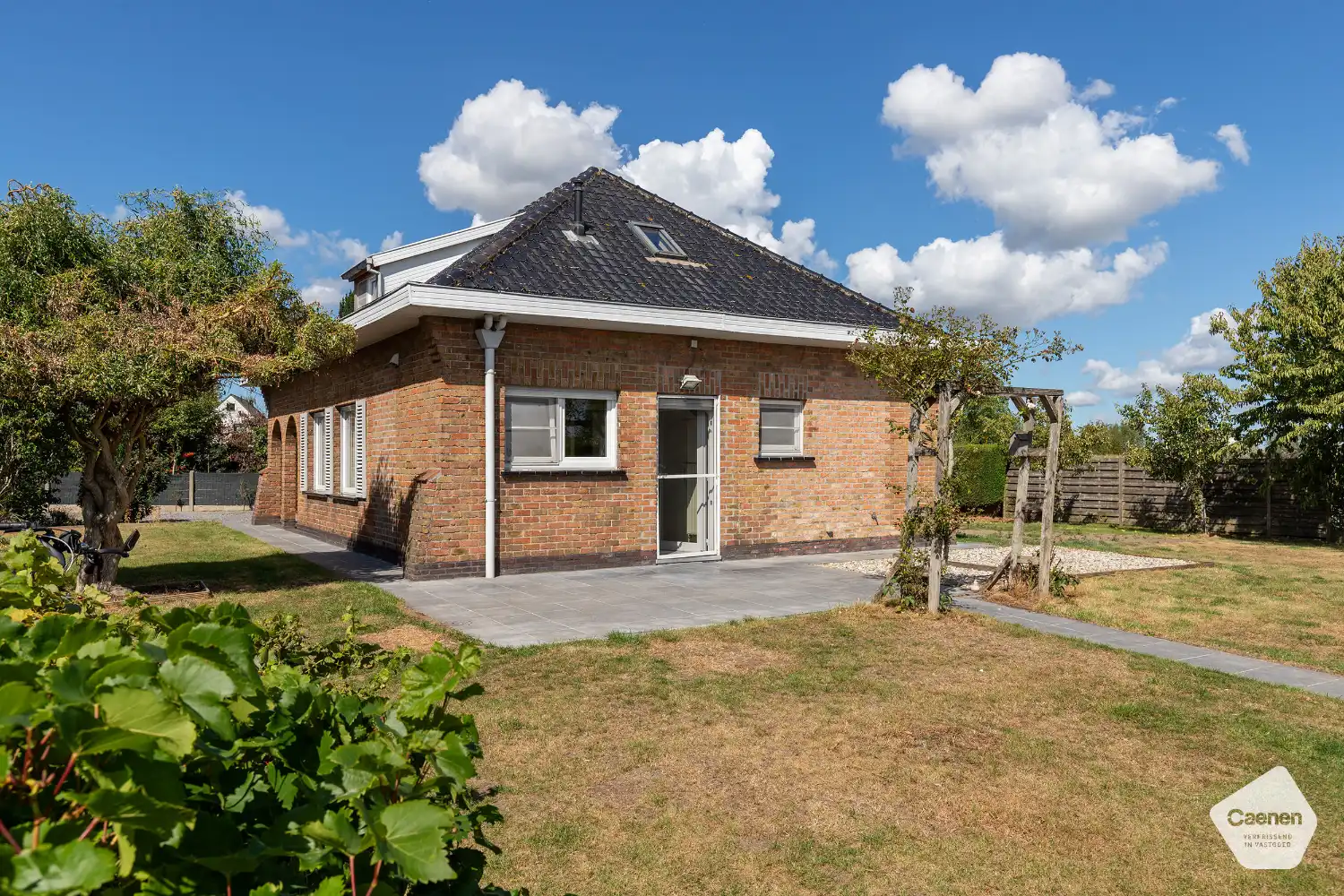 VRIJSTAANDE LANDELIJKE GELEGEN TE RENOVEREN WONING met 3 slaapkamers en MOOI PERCEEL VAN 980 m² foto 12