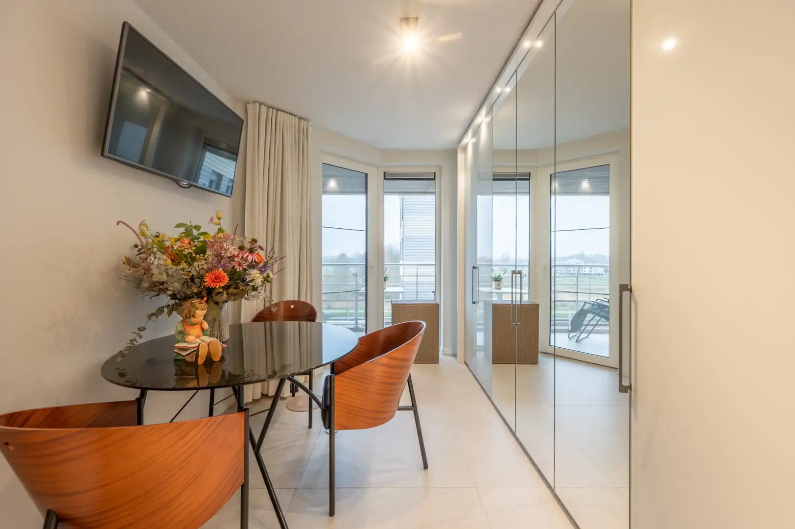 Designappartement met panoramisch zeezicht! foto 14