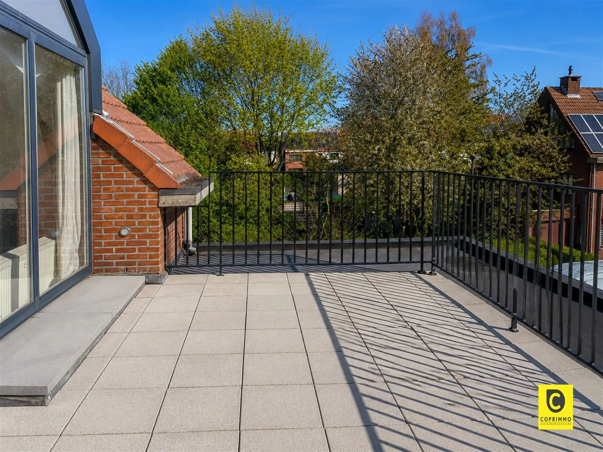 Uniek dakappartement met groot terras foto 2
