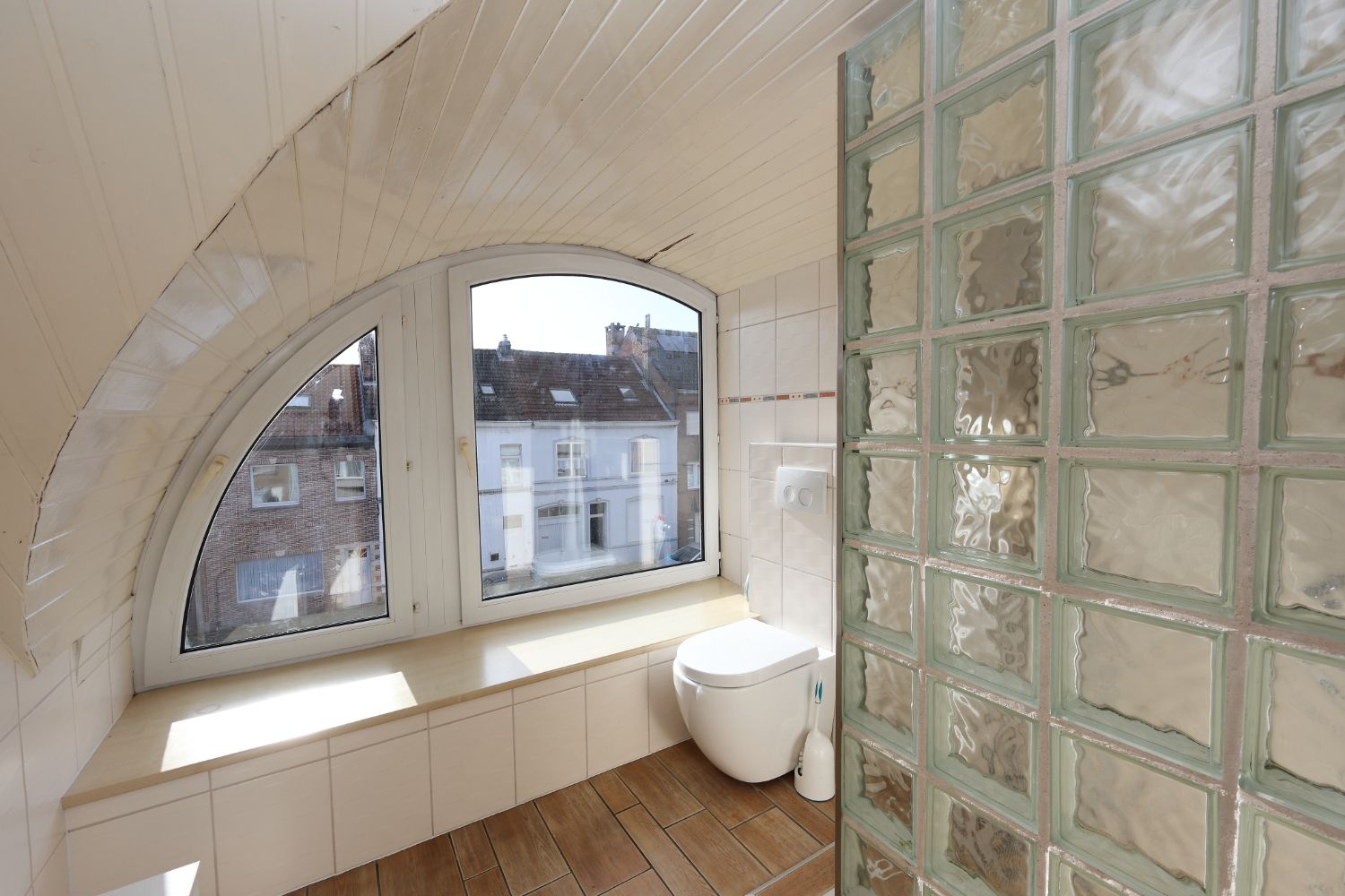 Woning op uitstekende locatie! foto 10