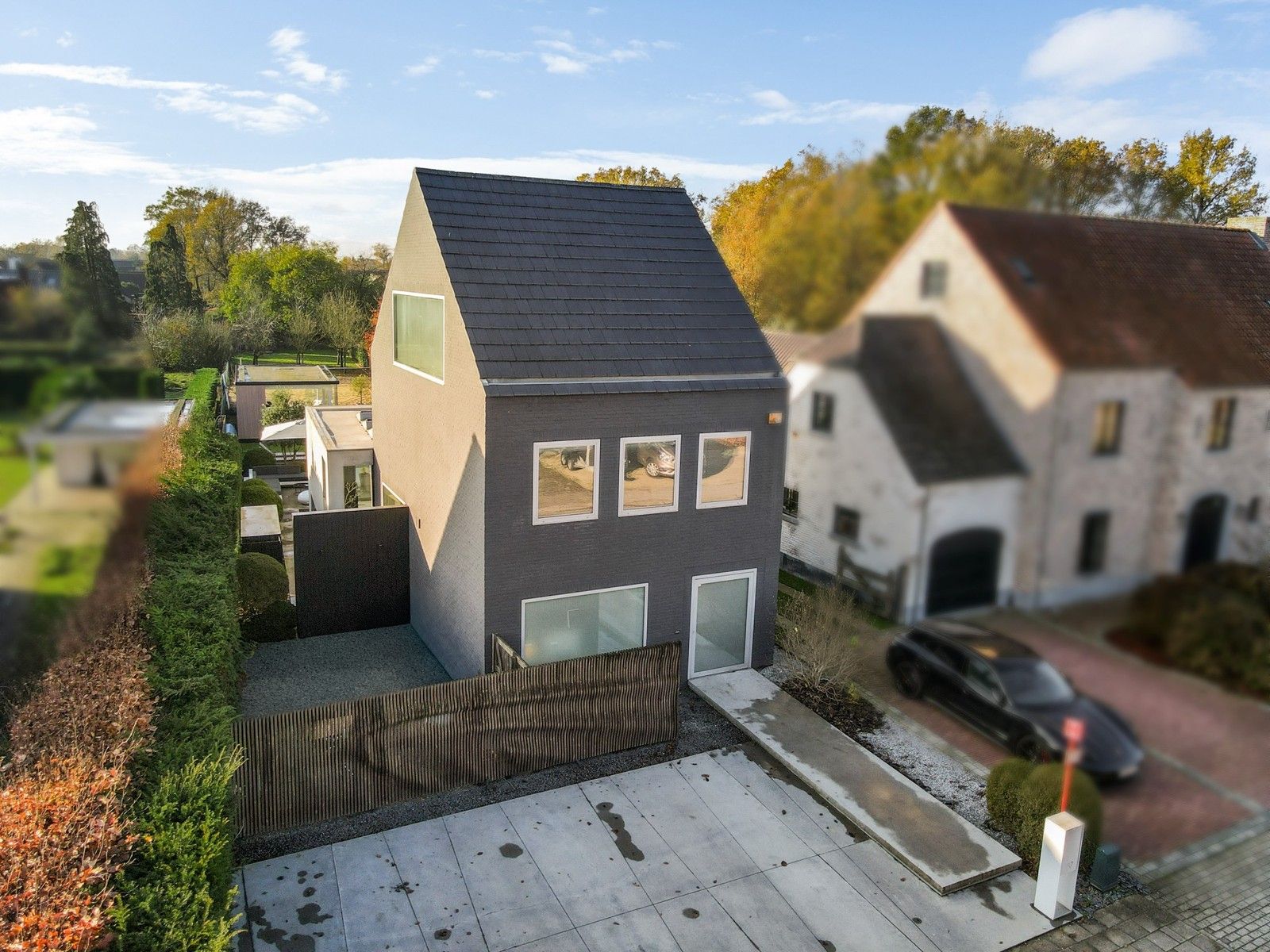 Zeer moderne woning met hoogwaardig afgewerkte binnen- en buitenruimte. foto 5