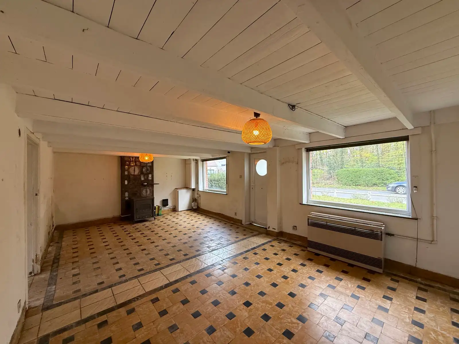 Te renoveren woning met 3 slaapkamers, garage en tuin foto 3