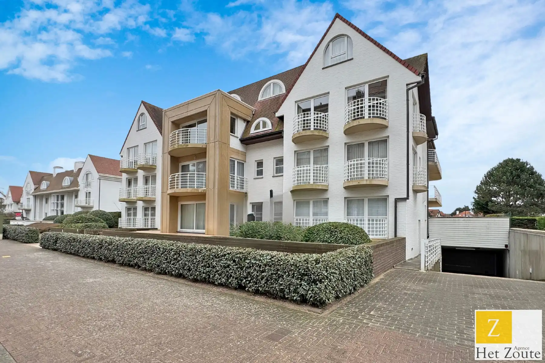 Autostaanplaats direct op de min 1 - Vroege Zonne Knokke foto {{pictureIndex}}