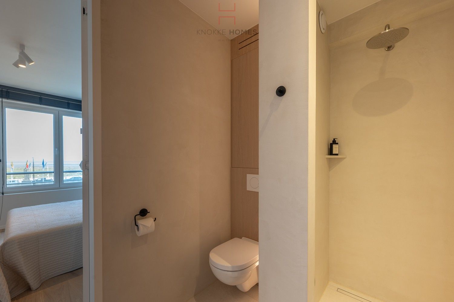 Modern gerenoveerd appartement met frontaal zeezicht in Heist-aan-zee foto 14