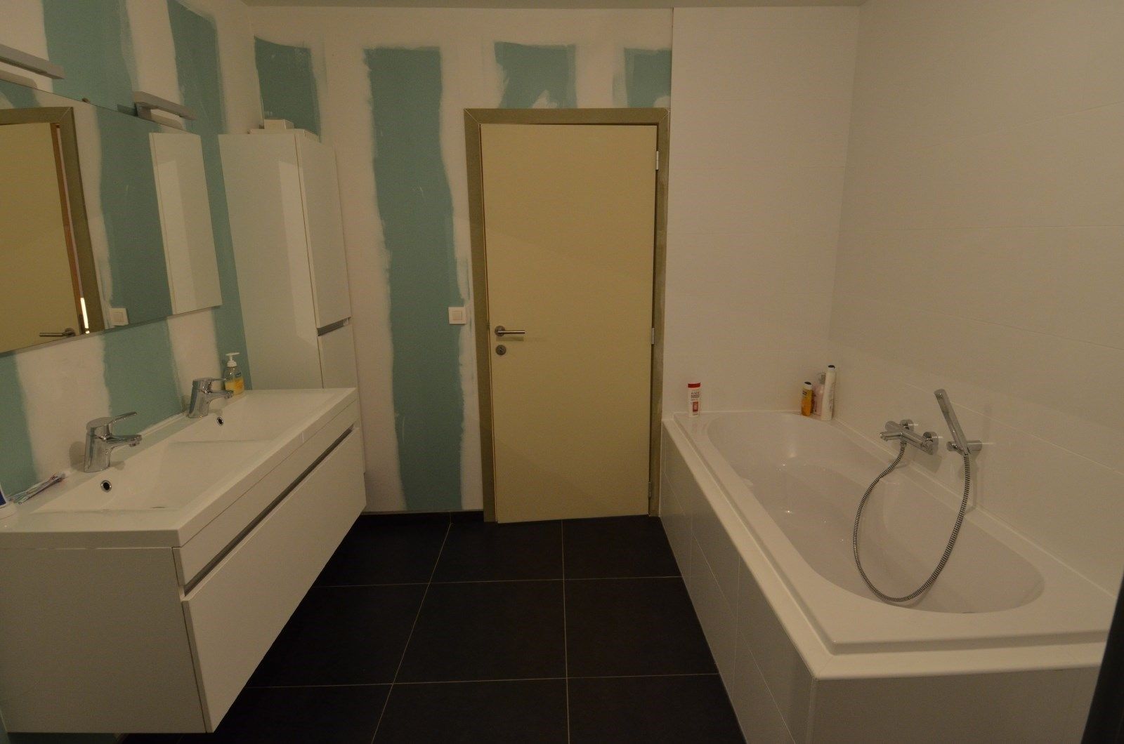 RECENT Duplex-appartement met 2 slaapkamers en terras te Hoeselt foto 14