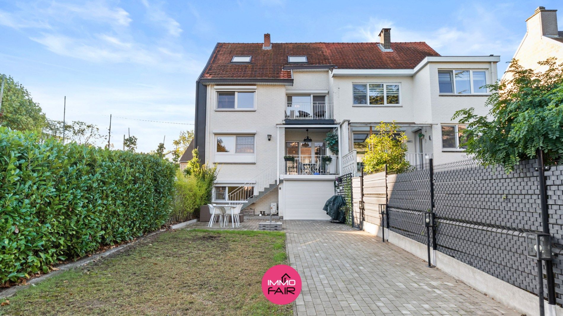 Instapklare gezinswoning met 4 slaapkamers in het hartje van Genk foto {{pictureIndex}}