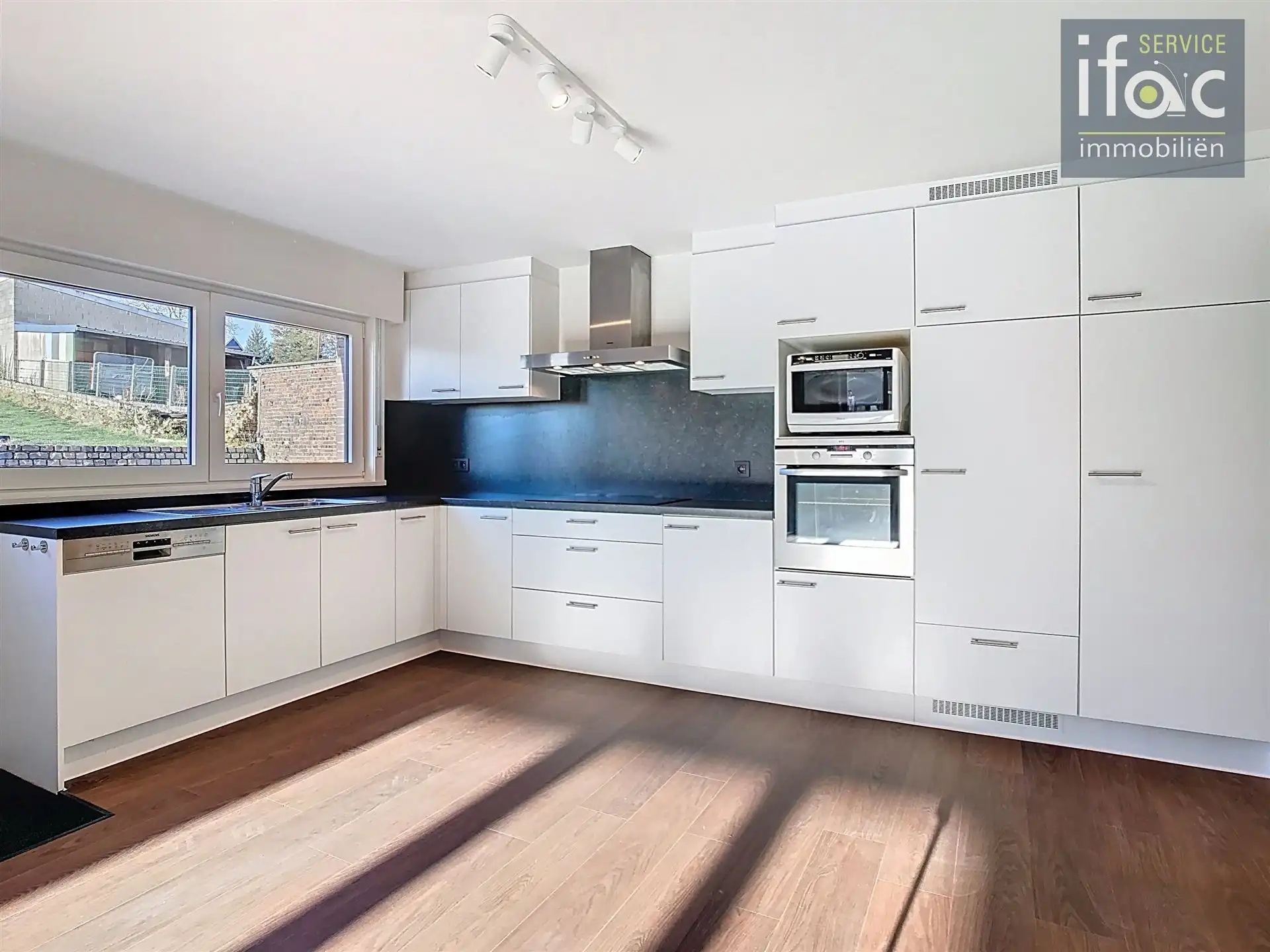 Huis met 4 slaapkamers, tuin en garage foto 8