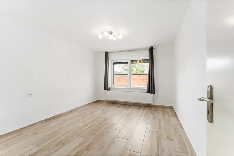 Roeselare- ruime bel-etage met 3 slaapkamers op toplocatie foto 9