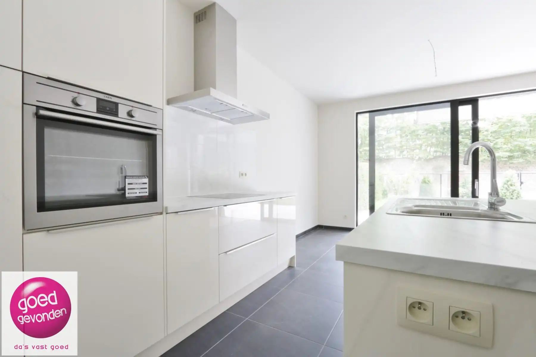 Gelijkvloers app - 1 SLK - Terras + tuin foto 8