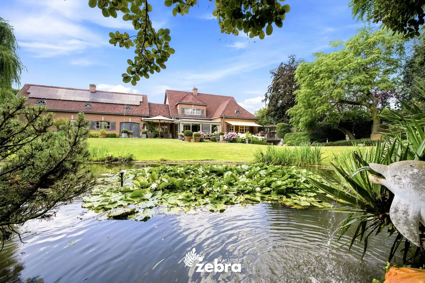Exclusieve villa op een perceel van bijna 3.000 m² in Meulebeke! foto 2