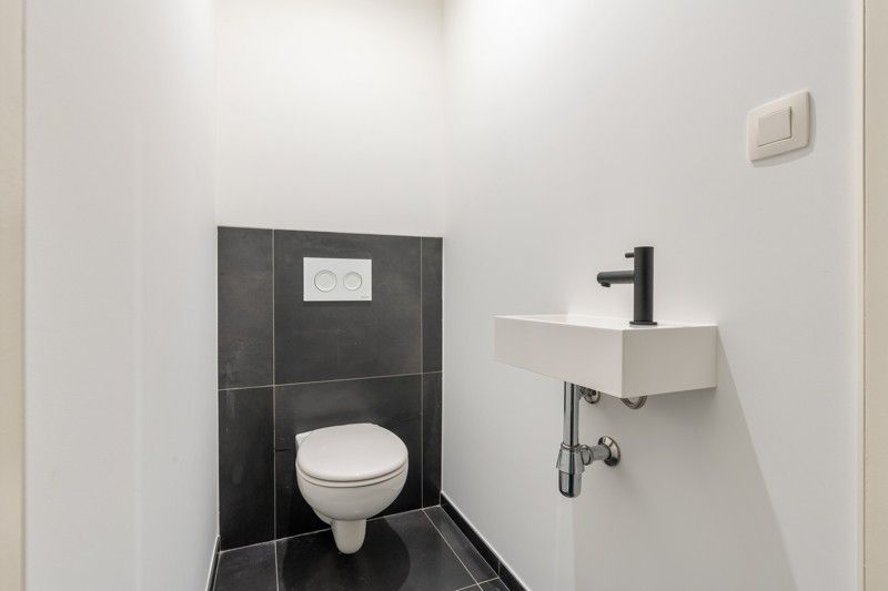 Zeer ruim en stijlvol penthouse met tuin en garage foto 14