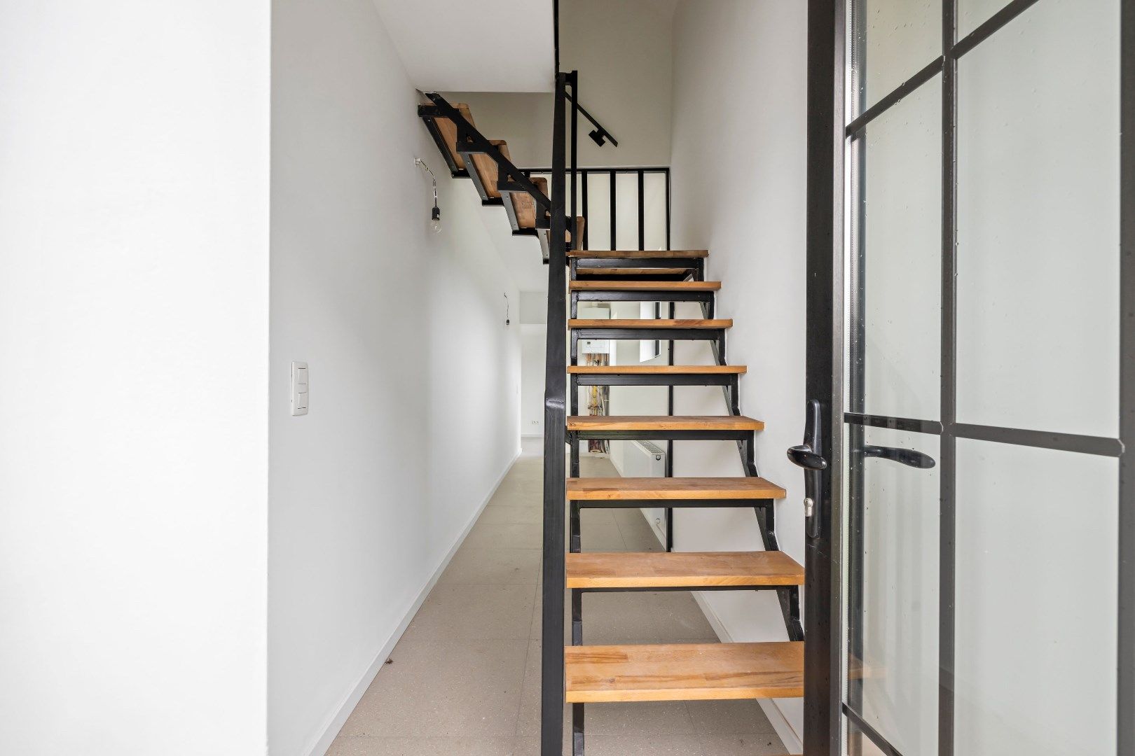 Luxueus gerenoveerde (2025) woning bijgebouw & ruime tuin in Zwijndrecht foto 27