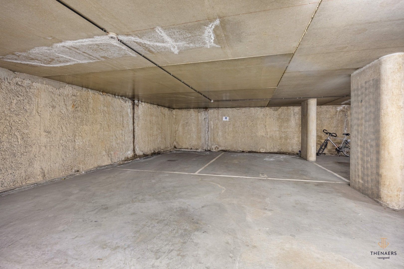 Zeer ruim appartement met 3 slaapkamers & 2 autostaanplaatsen op toplocatie. foto 24