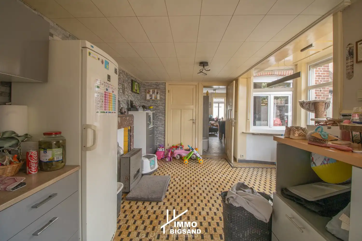 Halfopen woning met 4 slaapkamers, zijwaartse diepe oprit met garage en ruime tuin op 385 m² te Gullegem foto 10
