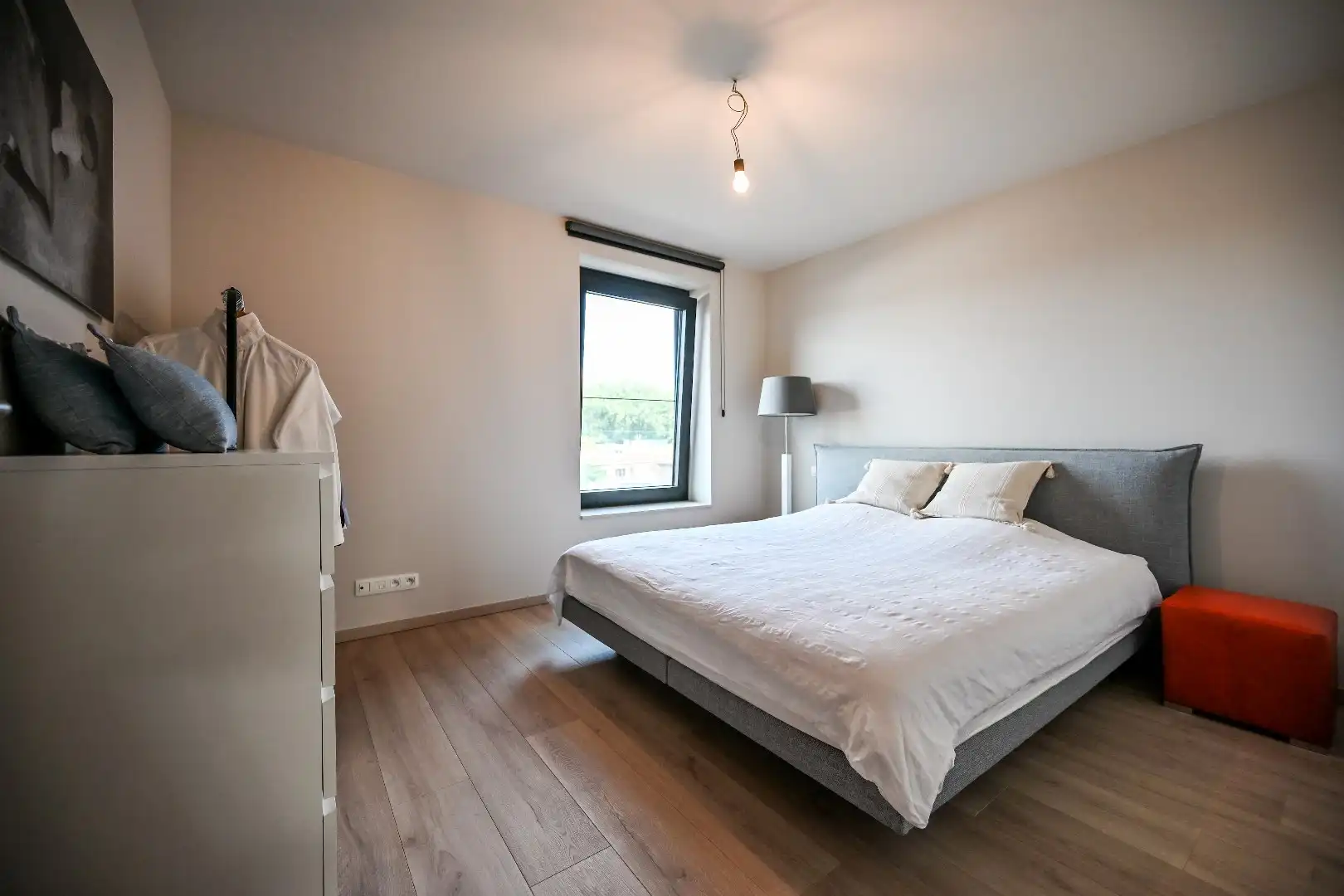 Appartement met 2 slaapkamers, terras en autostaanplaats te centrum Maldegem foto 5