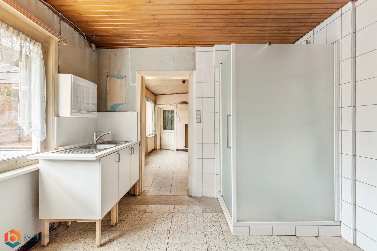 Te renoveren woning met 3 ruime slpkrs in centrum Onze-Lieve-Vrouw-Waver foto 7