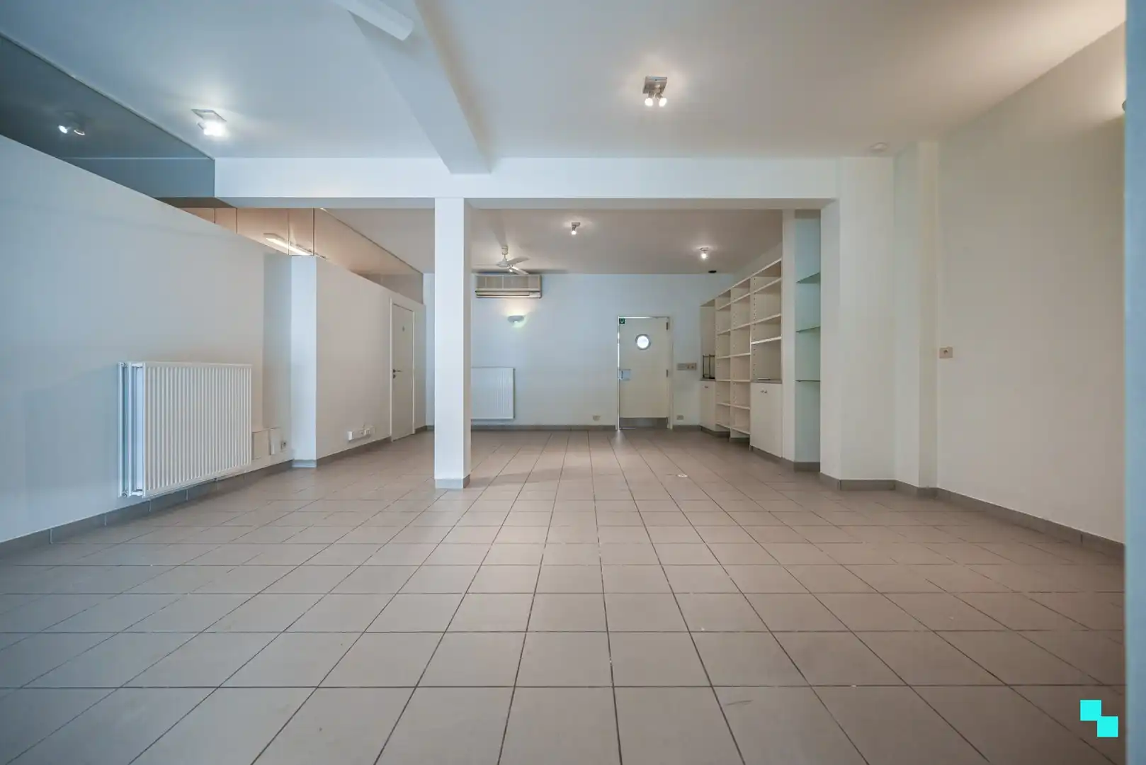 Commerciële ruimte op perfecte locatie foto 9