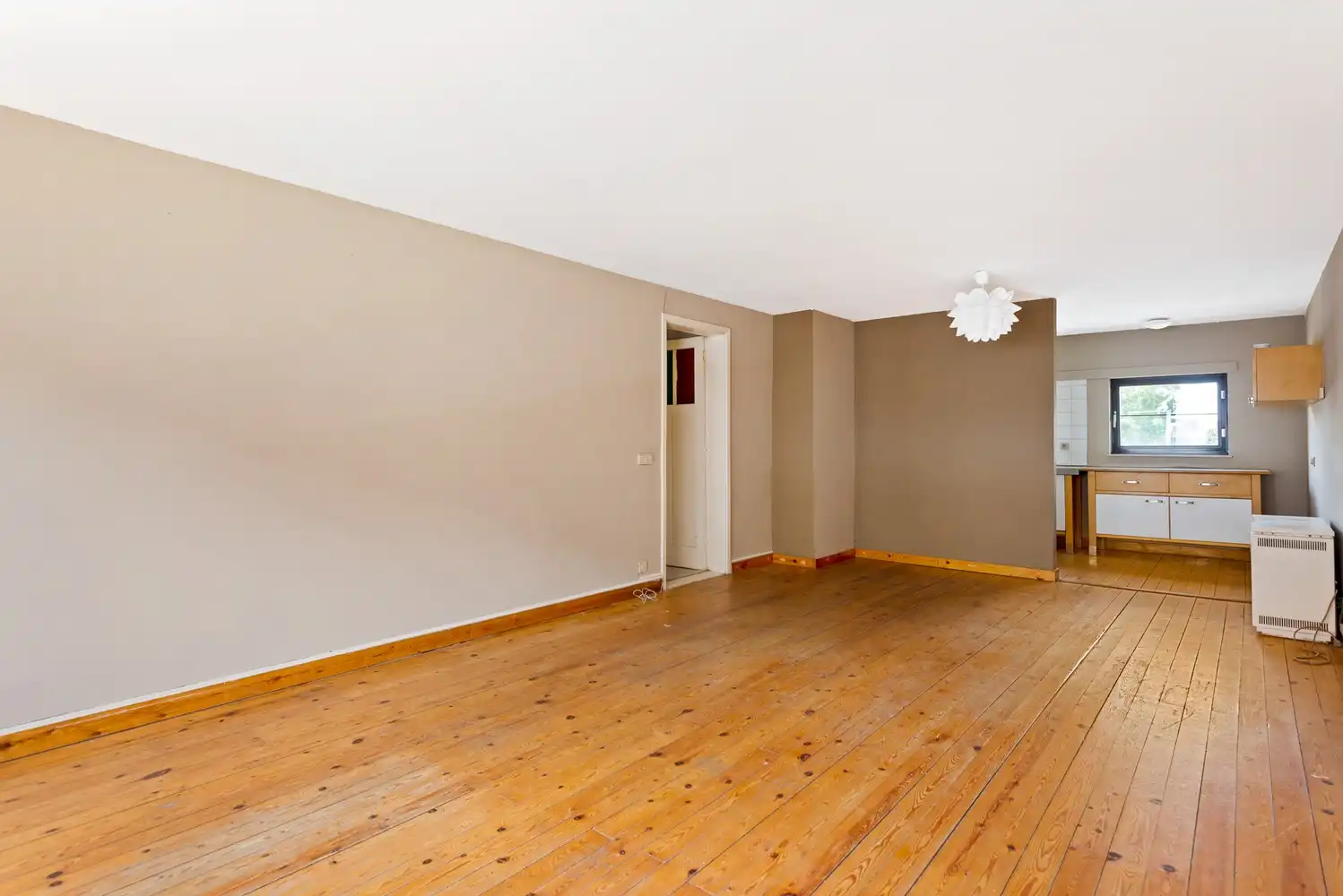 Handelshuis met 2 handelsruimtes en appartement in het hart van Wommelgem. foto 18