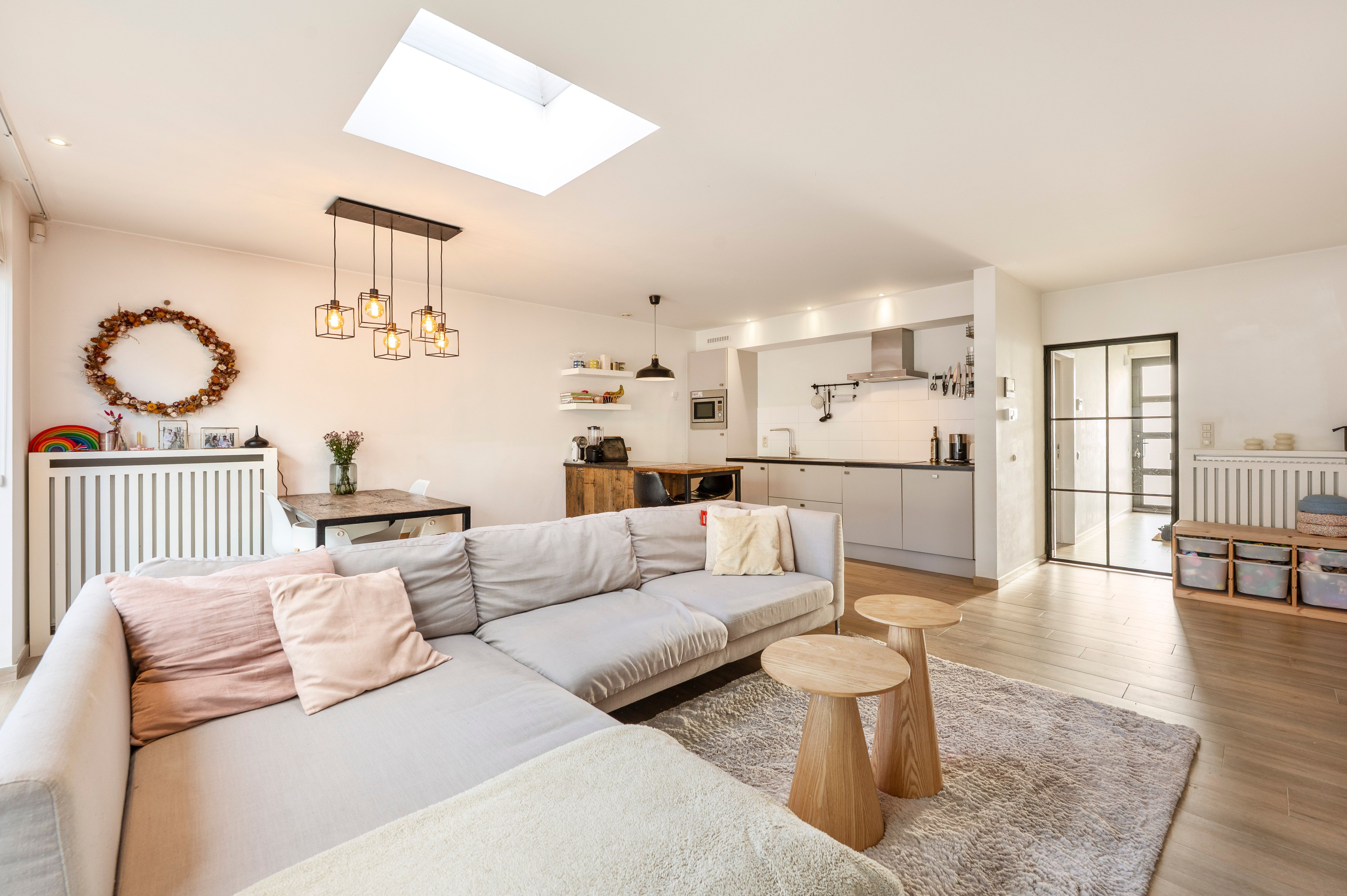 Moderne gezinswoning met gezellige stadstuin op de Lage Kaart te Brasschaat! foto 2