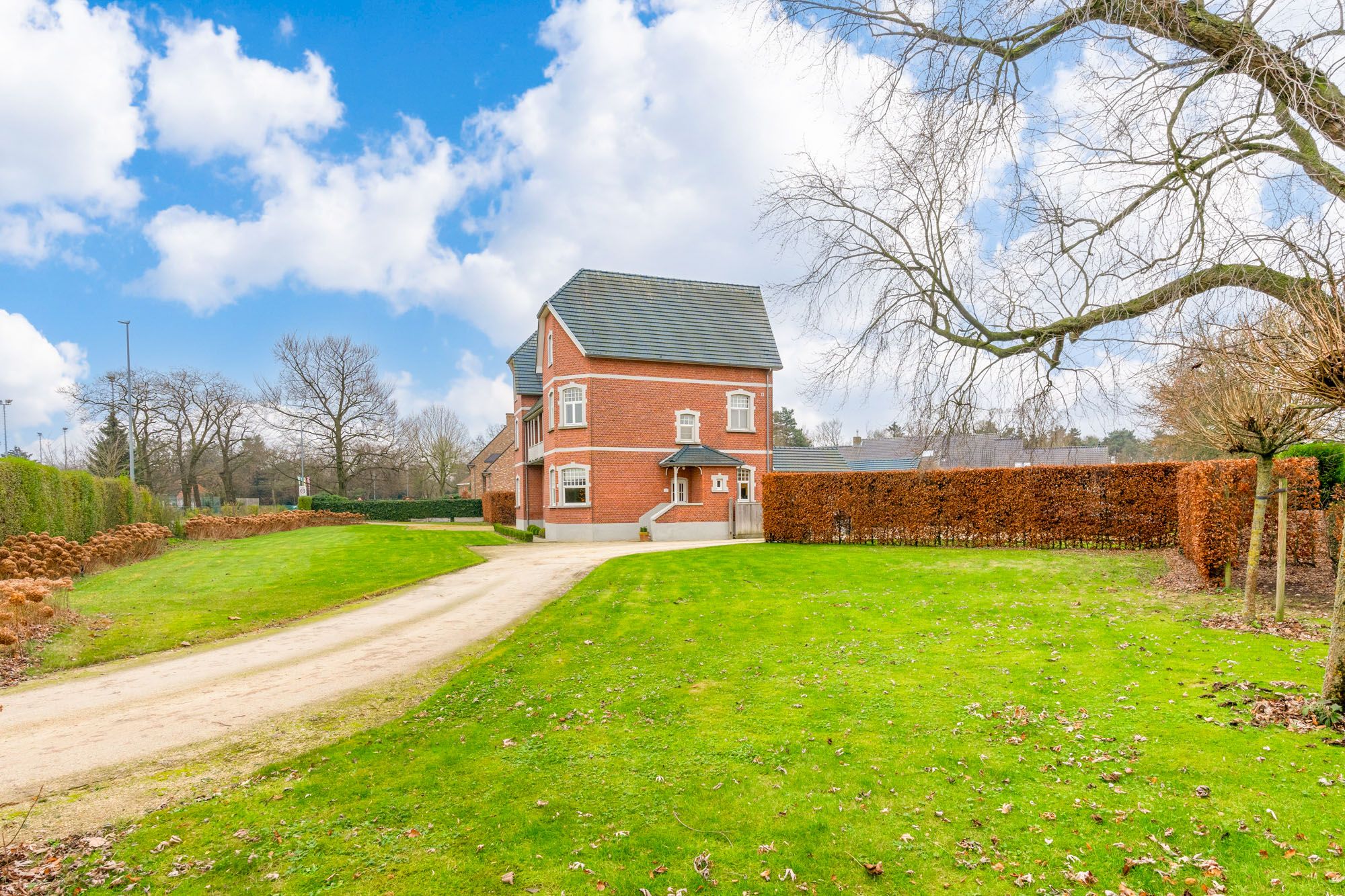 STATIGE EN KARAKTERVOLLE VILLA MET 5 SLAAPKAMERS EN PRACHTIG ZWEMBAD OP GUNSTIGE LIGGING foto 3