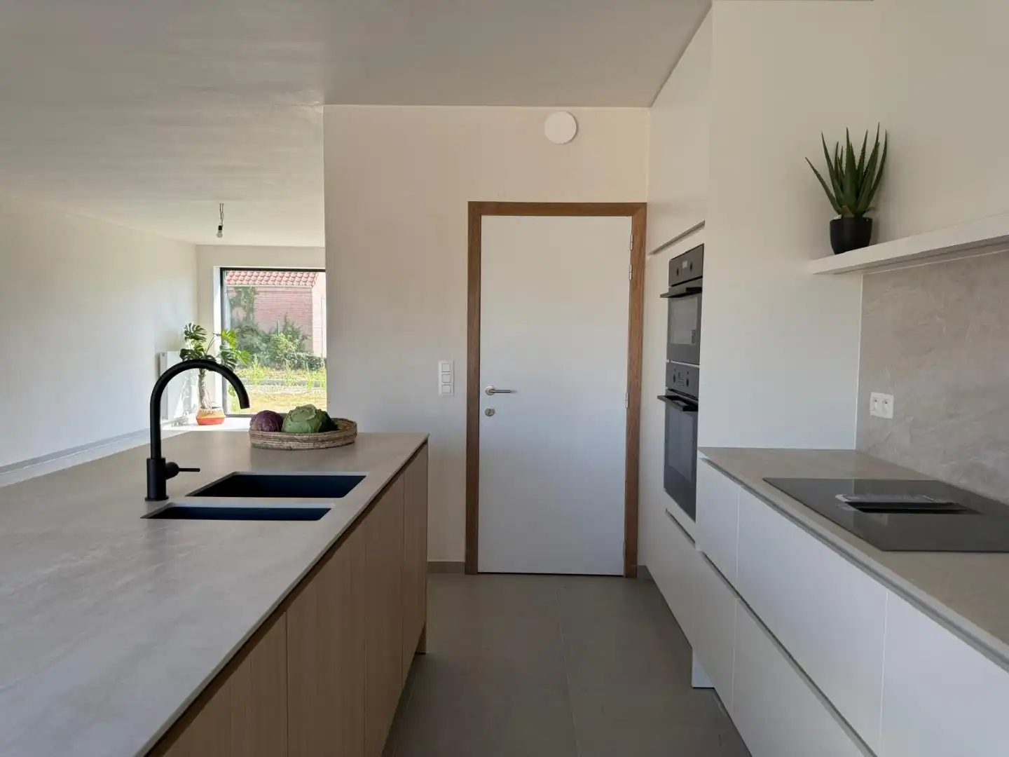 Instapklare nieuwbouwwoning in rustige recente woonwijk foto 6