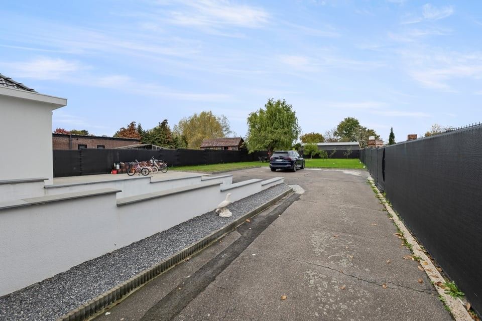 RUIME, GERENOVEERDE OPEN BEBOUWING MET 6 SLKS EN KNAPPE TUIN IN ALKEN foto 49