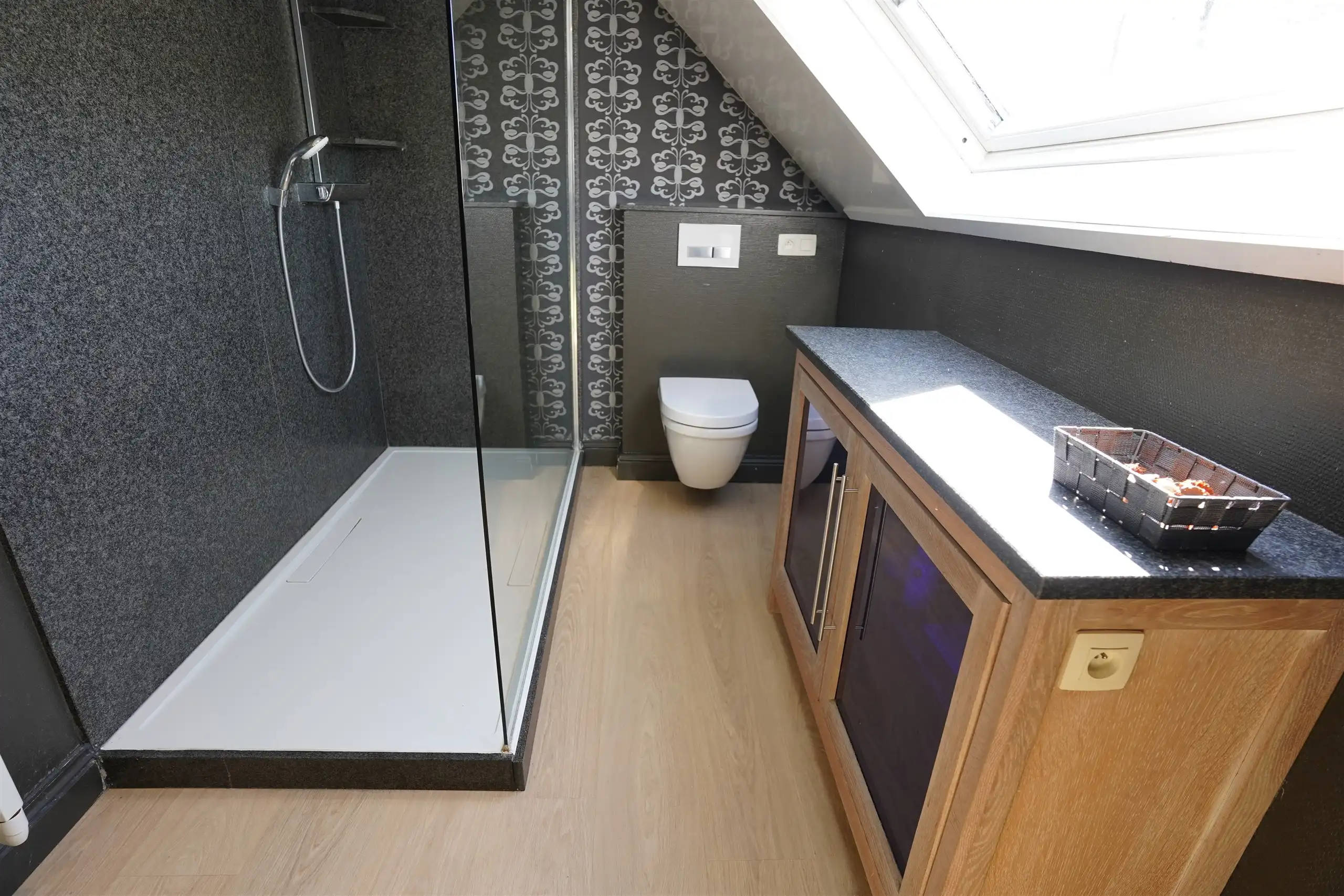 Prettig gelegen halfopen woning met garage en tuin foto 15