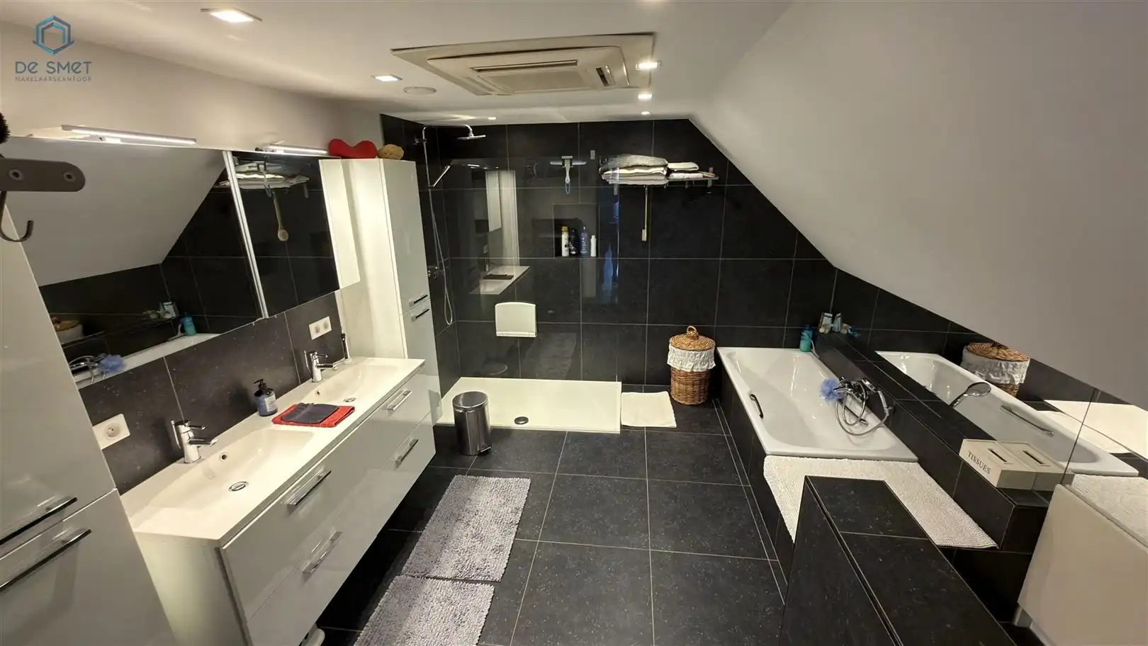 Exclusief domein te koop Instapklare privéwoning met erkende 4-sterren vakantiewoning op toplocatie in Geraardsbergen foto 11