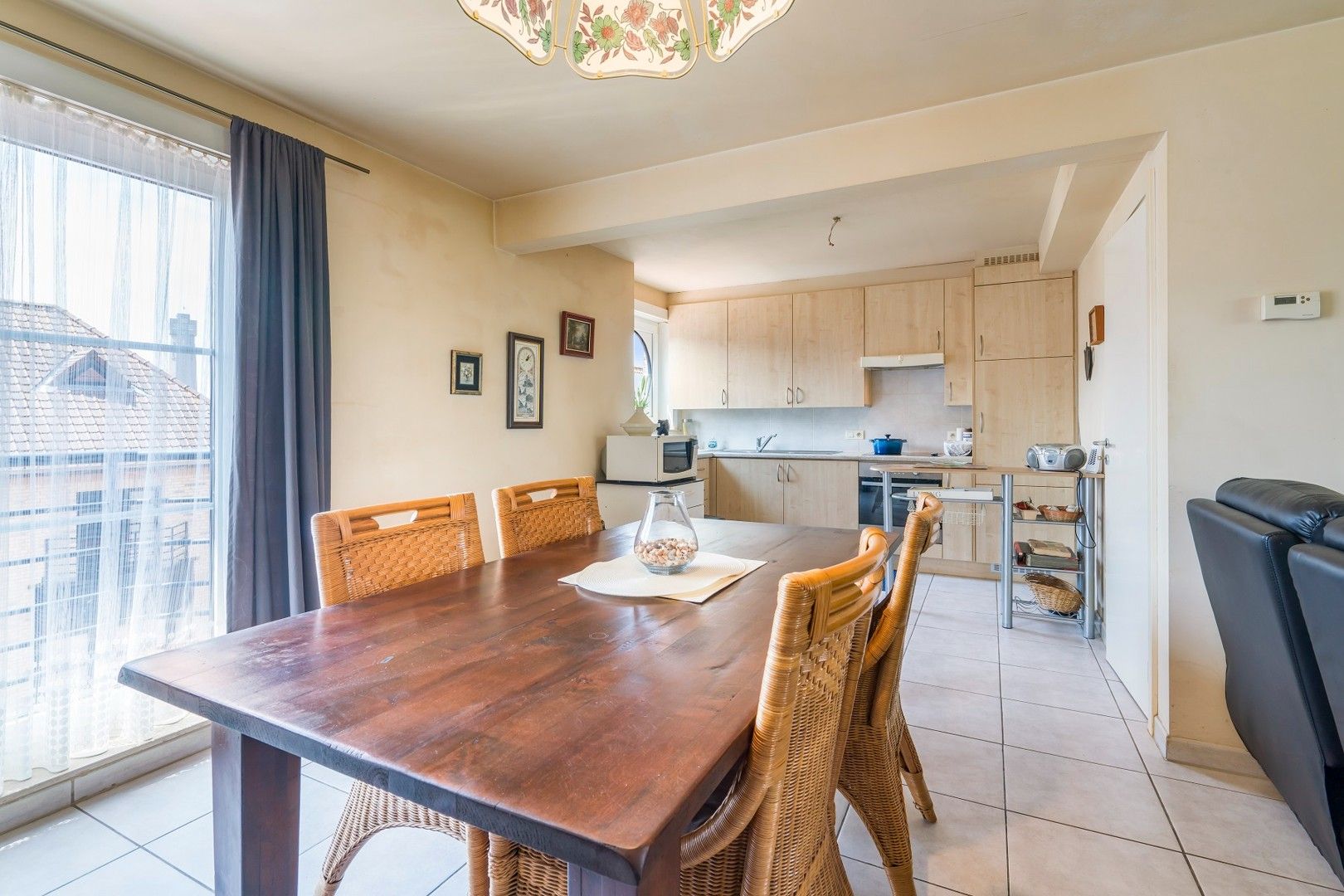 Instapklaar appartement met balkon gelegen in het woonerf 'Hof ter Bloemmolens' - achteraan zicht op de Handzamevaart foto 3
