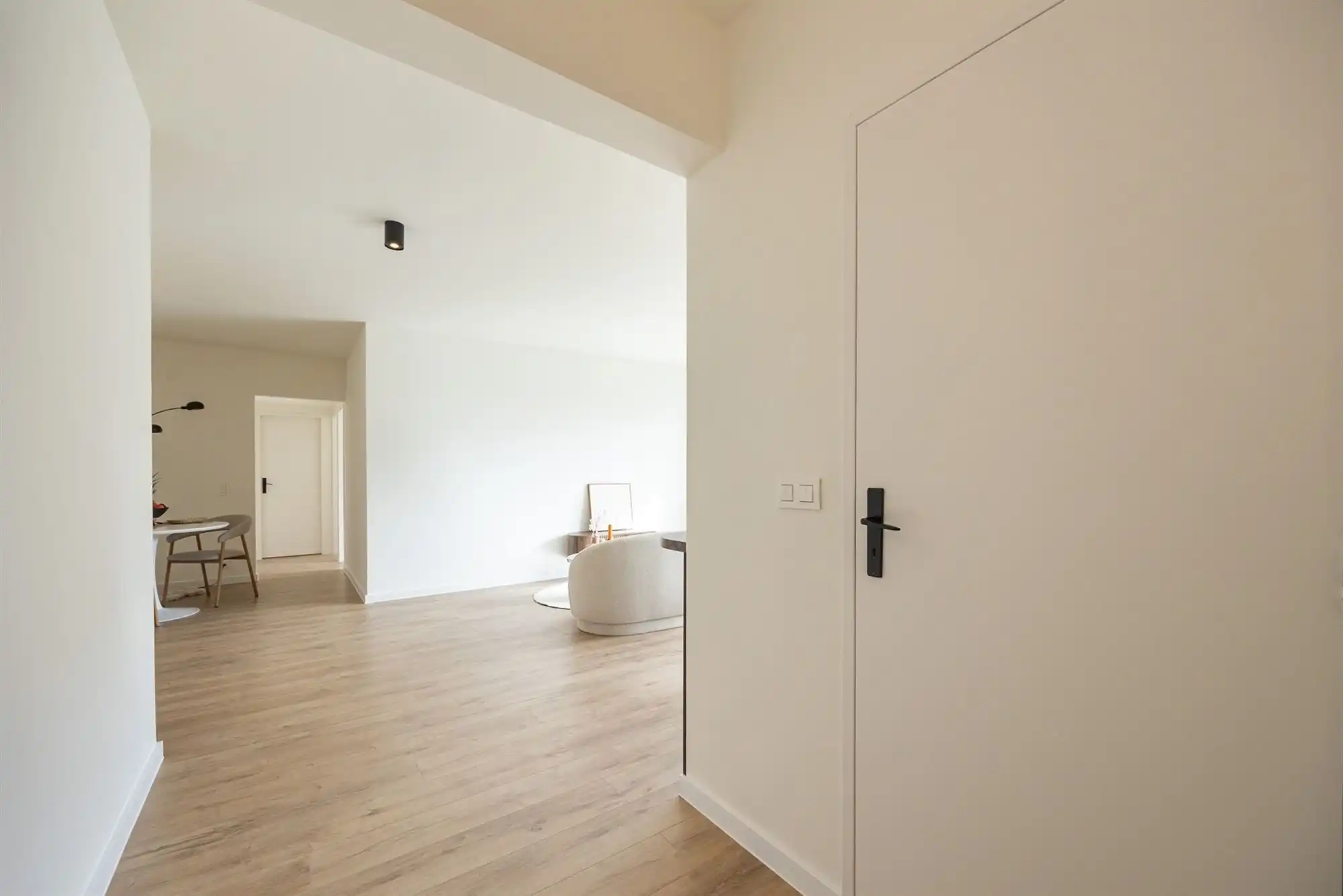 Volledig gerenov. app. met 2 slpkmrs. en terras te Pulhof foto 15