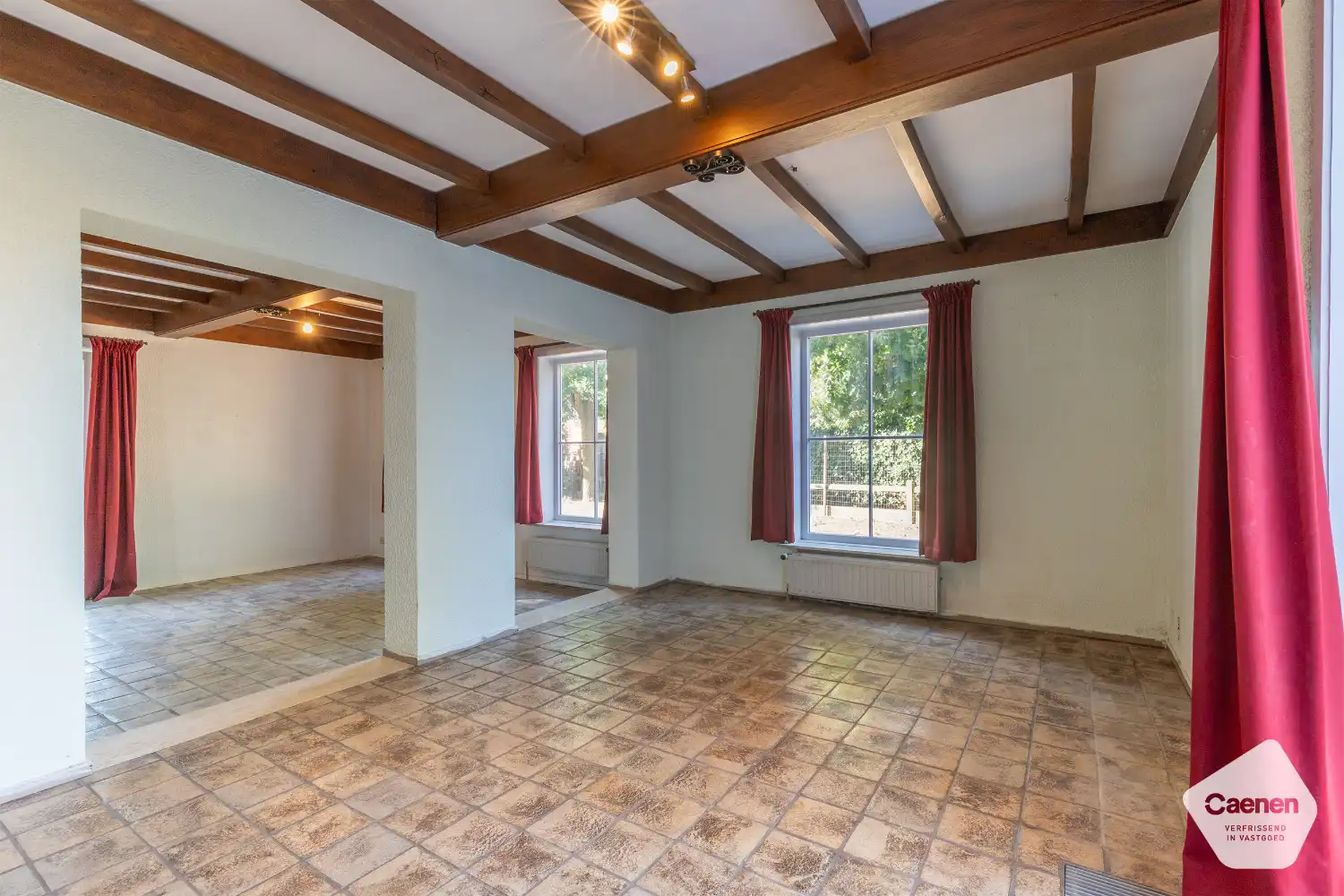 Te renoveren villa met 3 slaapkamers, 2 badkamers, sauna en ruime tuin foto 4