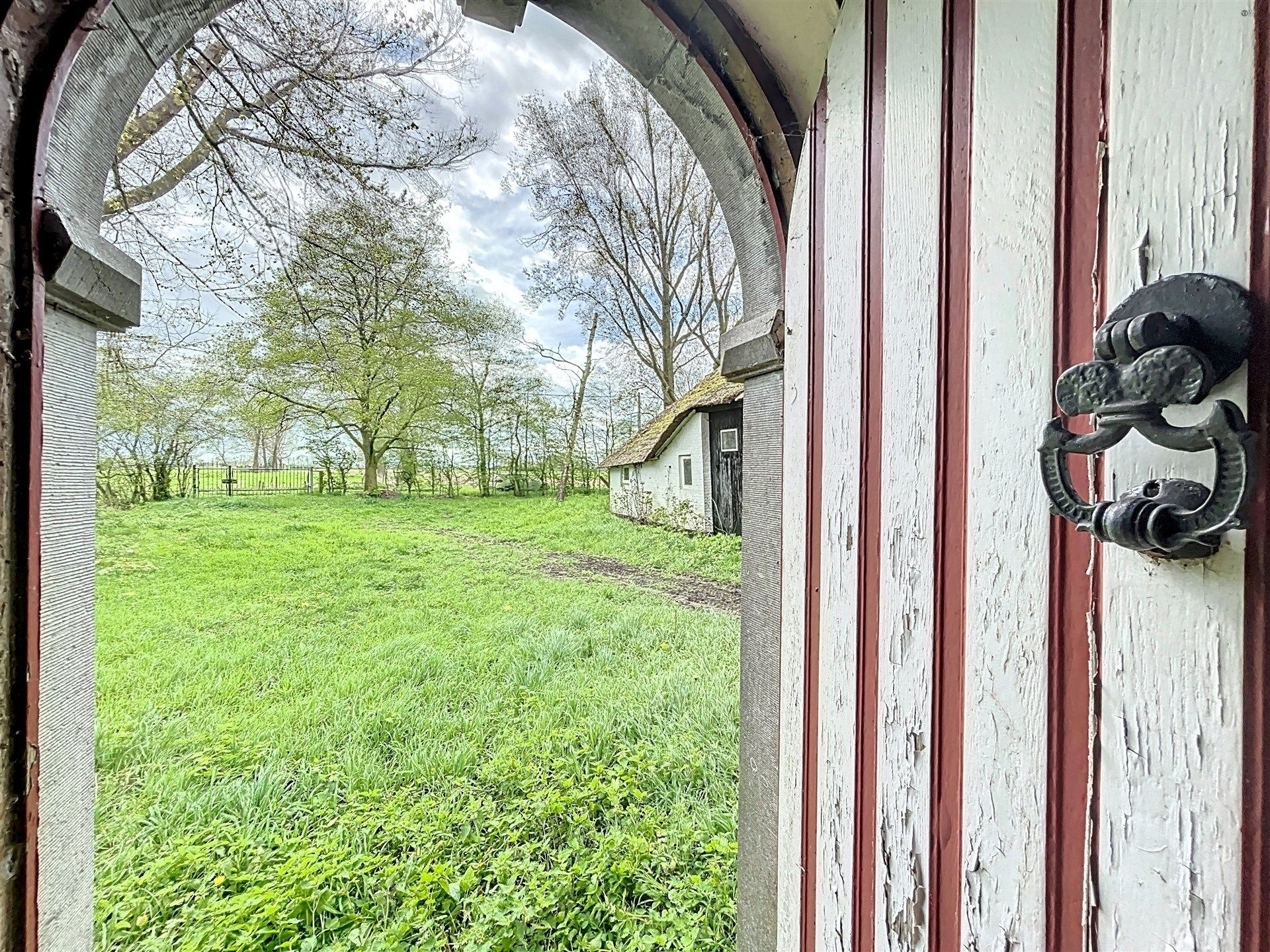 PRACHTIG GELEGEN HOEVE met bijgebouw op 19892m² foto 5