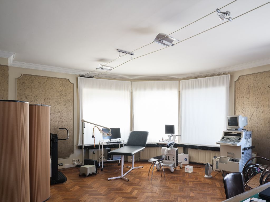 Voormalige dokterswoning met praktijkruimte en stadstuin foto 9