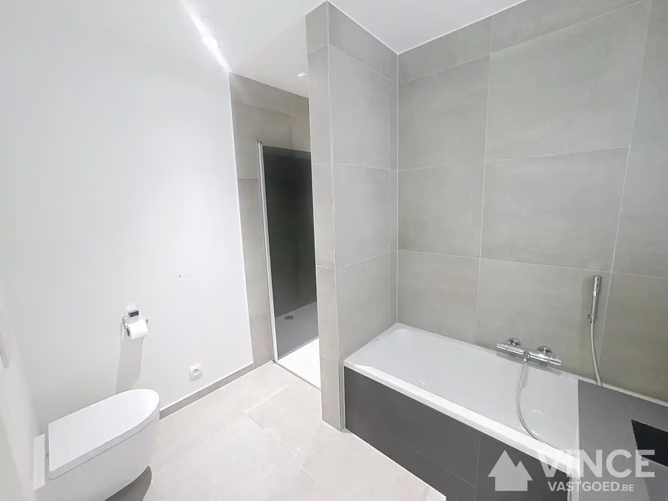 Modern appartement te huur met mooi uitzicht en veel lichtinval foto 12