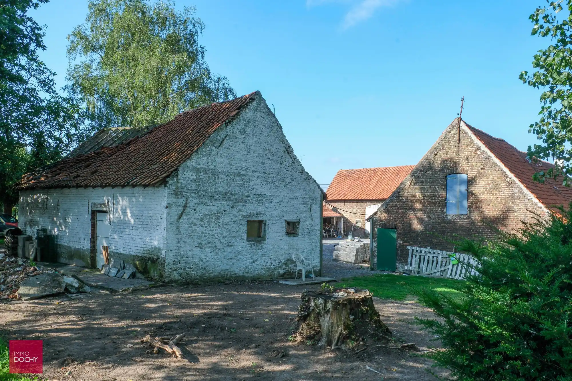 Volledig te renoveren hoeve met verschillende bijgebouwen foto 9